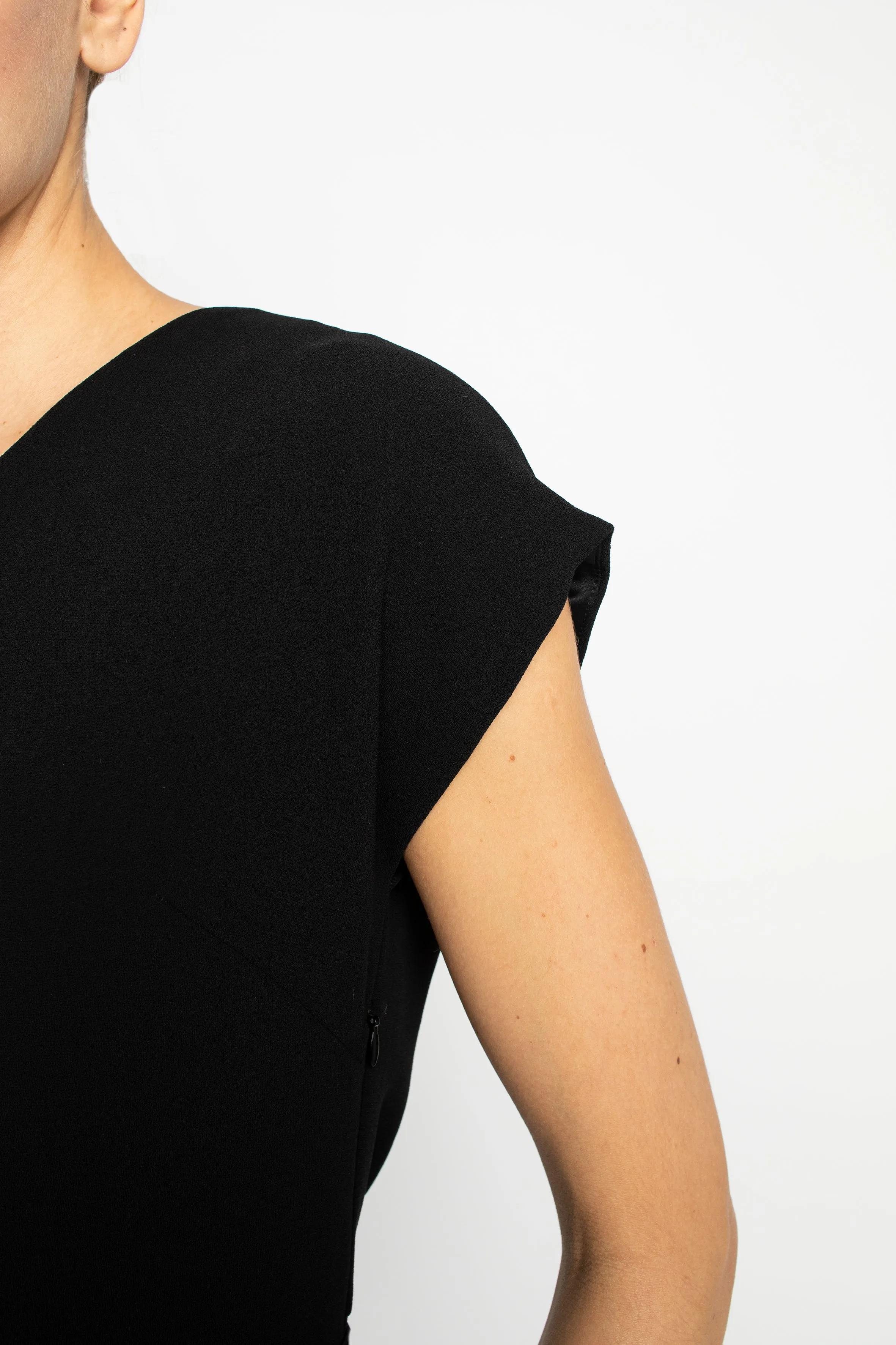 DEGENIA LITTLE BLACK DRESS WITH LOOSE BACK DETAIL