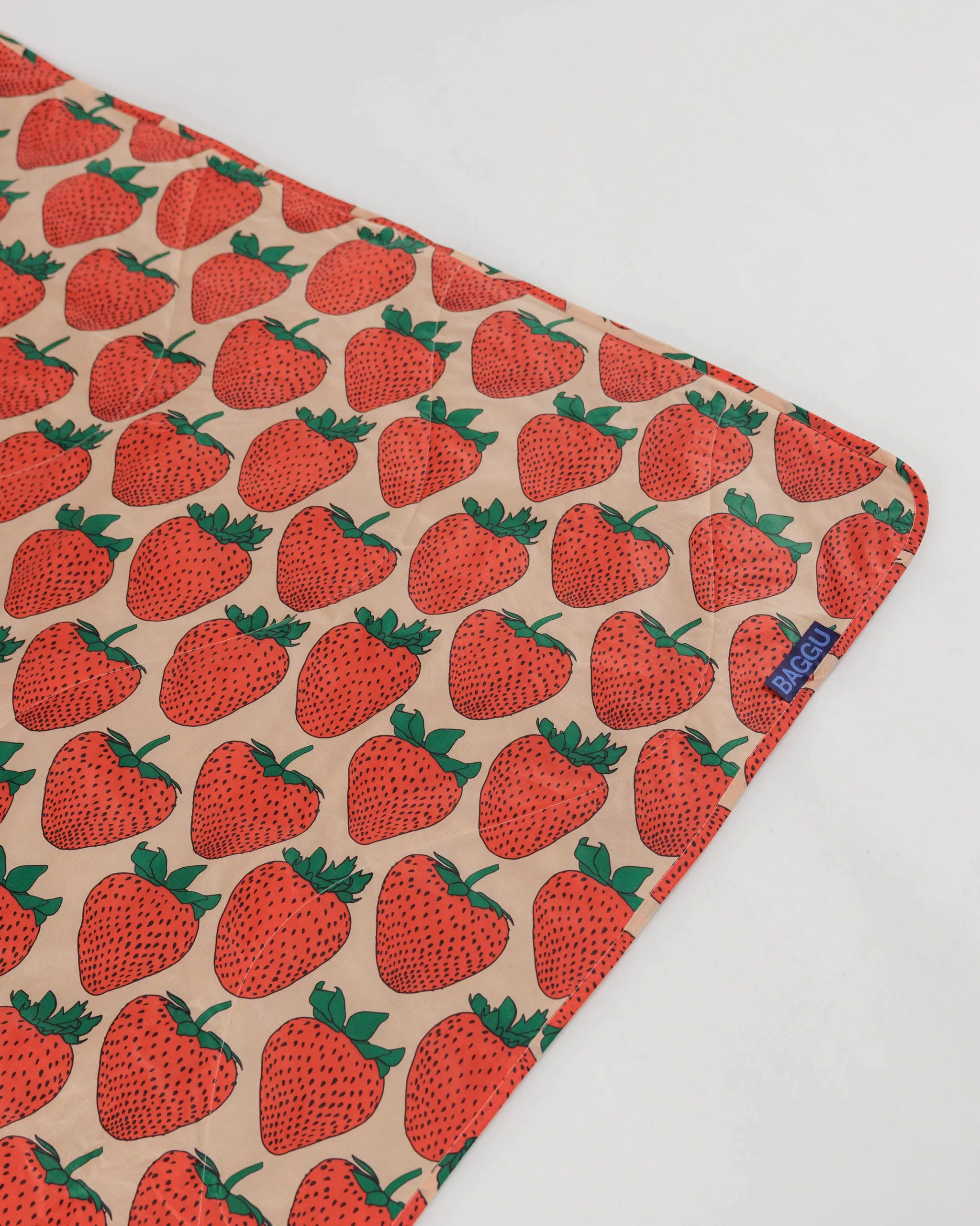 Puffy Picnic Blanket - Strawberry